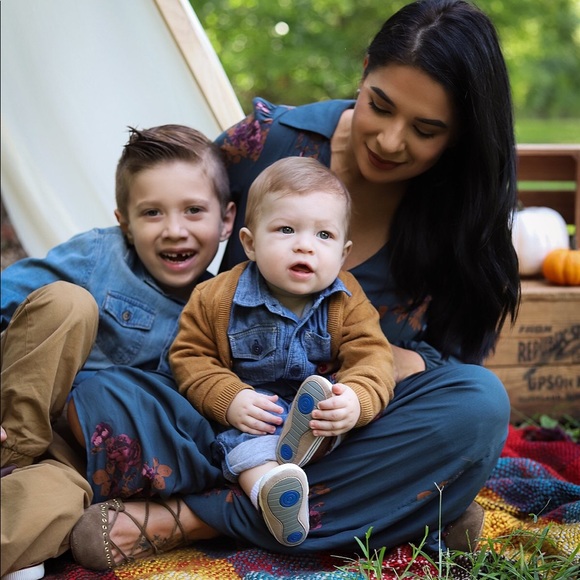 Meet your seller and buyer .. Nela🎀👛👓💄💍💕☕ - Picture 2 of 8